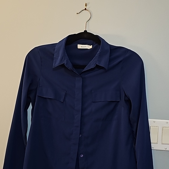 'Ricki's,' Size 2, Button-up Blouse - Picture 3 of 4